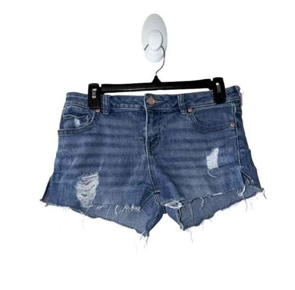 Soho New York & Company Distressed Raw Hem Denim Shorts Size 2